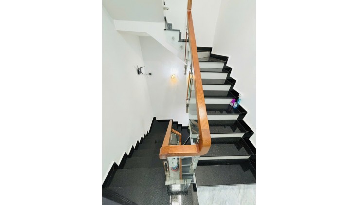 Ngộp Lý Thánh Tông - Giáp Q11 - 4x16m - HXH 8m vô nhà - 4 tầng mới